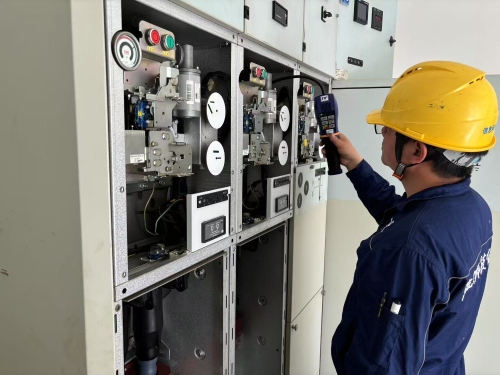 2.檢測負荷開關(guān)柜六氟化硫氣體是否有泄漏